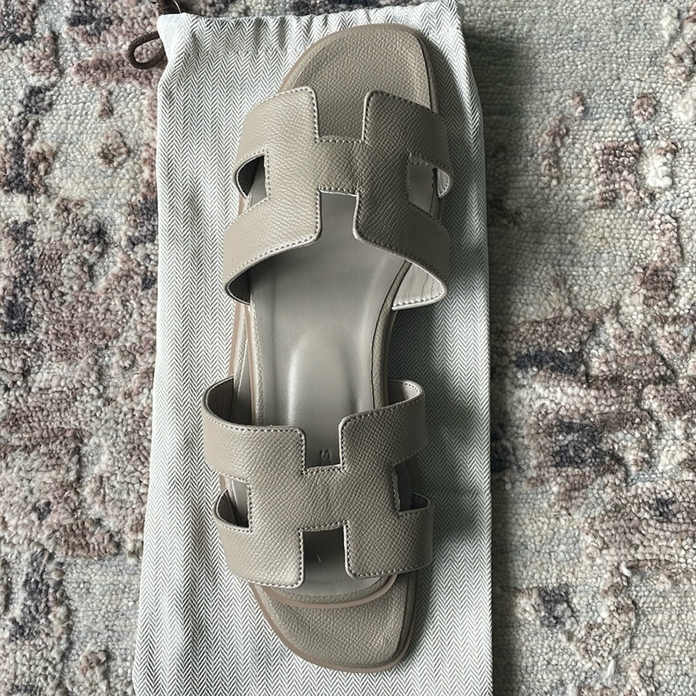 Light gray “H” inspired sandal